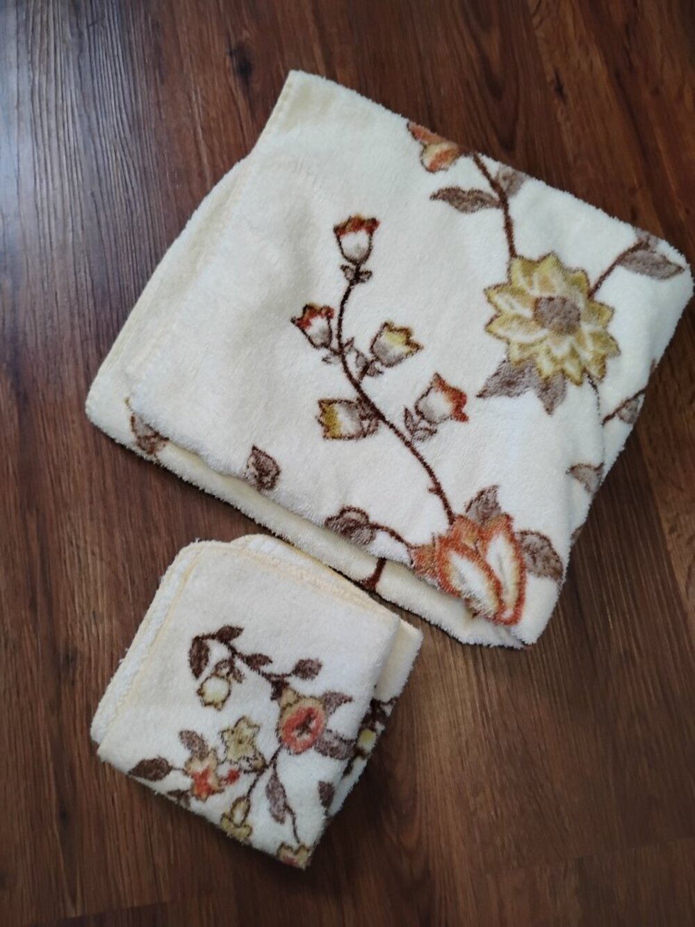 Vintage MCM Cannon Floral Bath Towel Set Dish (2)